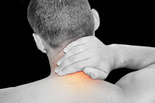 Osteochondrose van de cervicale wervelkolom bij een man