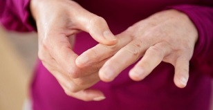 oorzaken van pijn in de gewrichten van de vingers